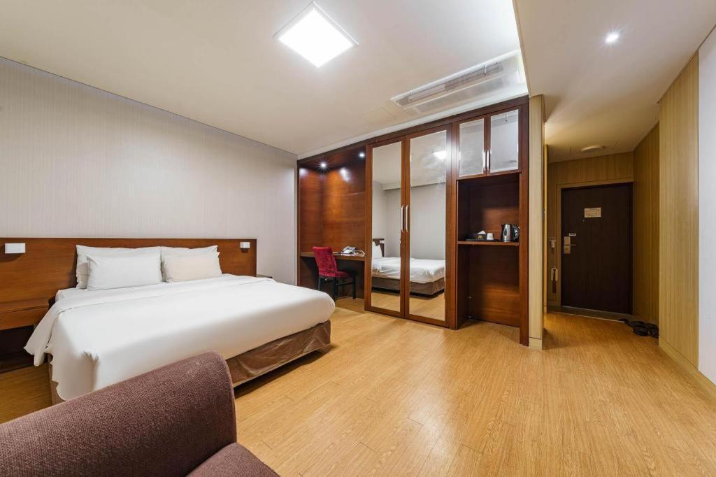 โคเรีย ทัวร์ริส โฮเต็ล Hotel ซูวอน ภายนอก รูปภาพ